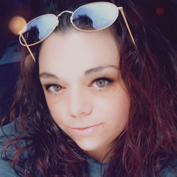 Meet your Posher, Tricia - Picture 4 of 4